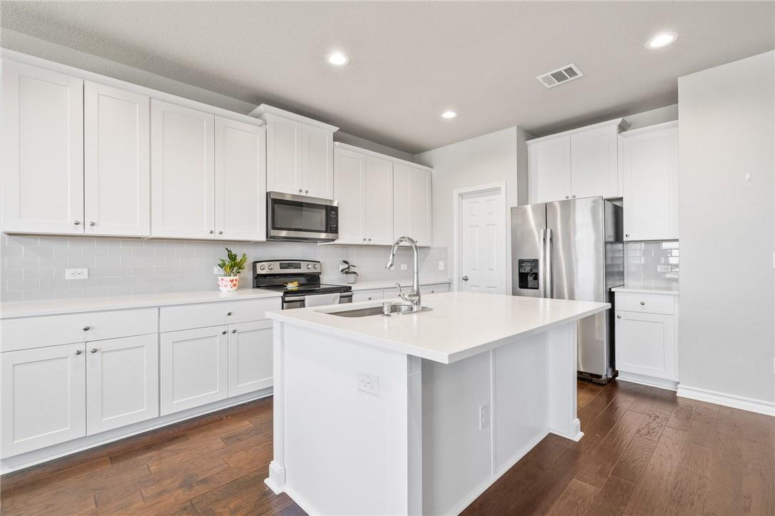 505 Whitney Trl Property Photo 2