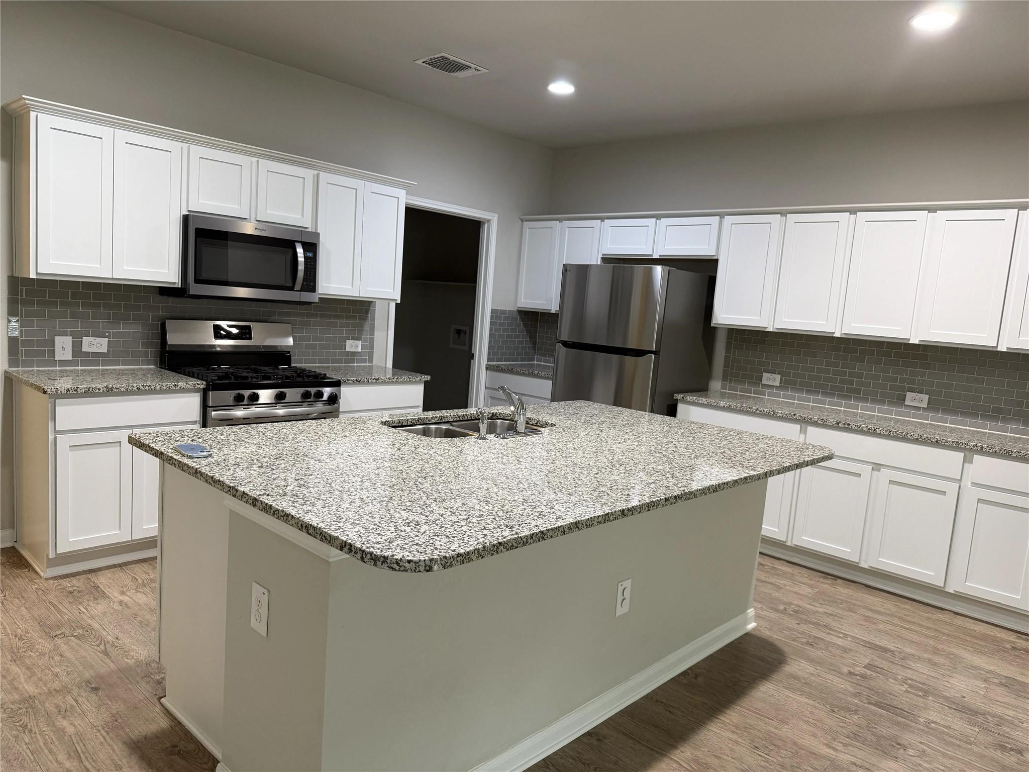 2205 Bettylou Ln Property Photo 6