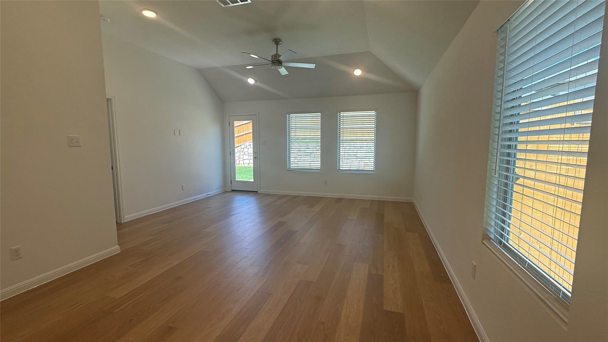 176 Hornet St Property Photo 8