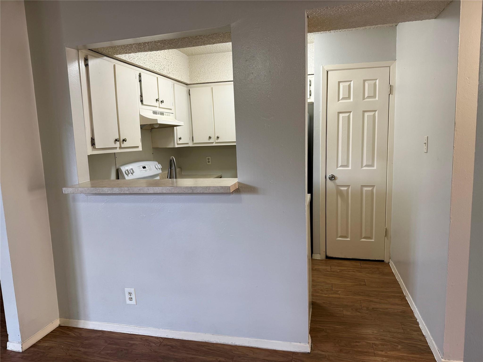 8909 Parkfield Dr #102 Property Photo 4