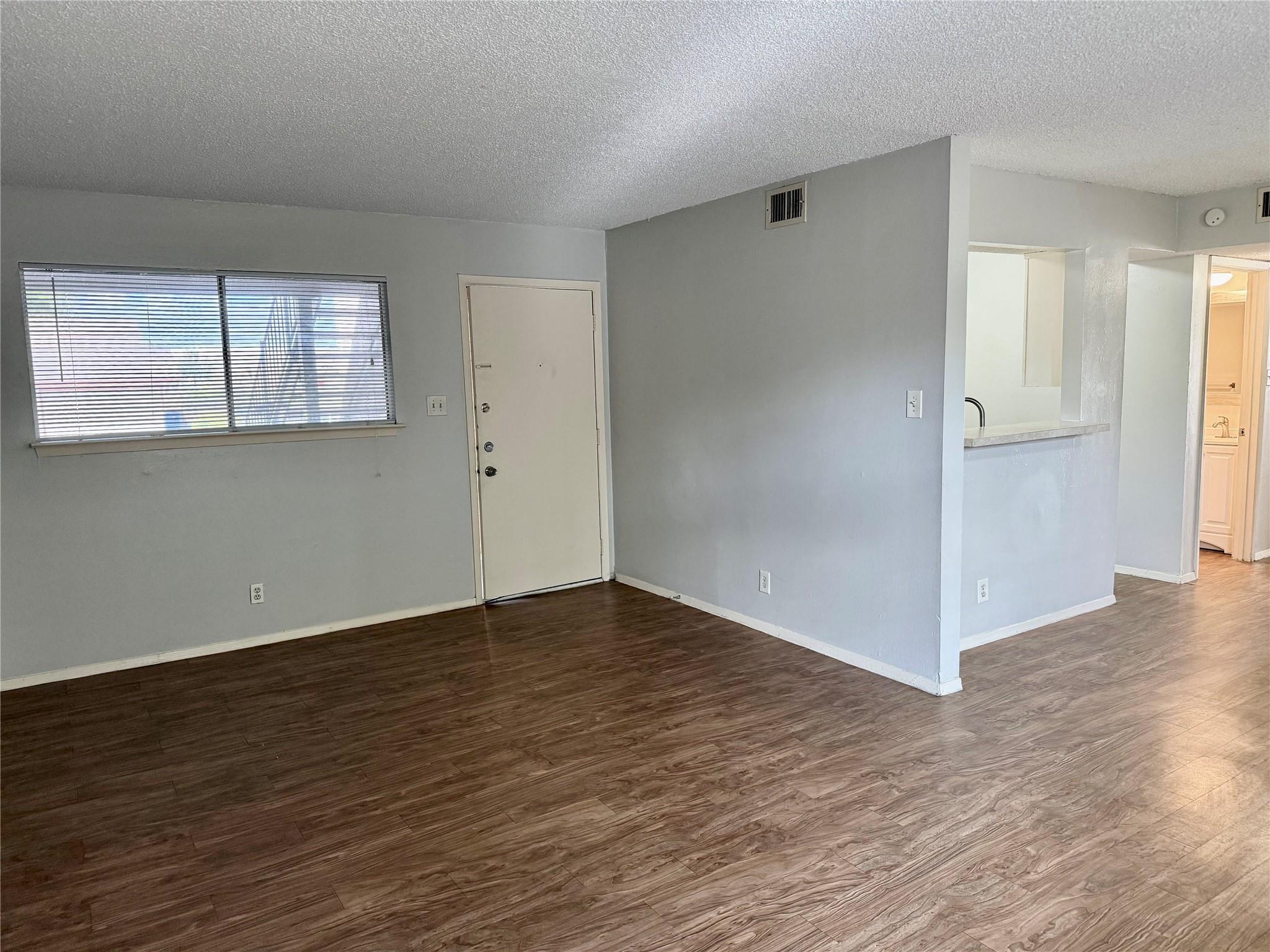 8909 Parkfield Dr #102 Property Photo 5