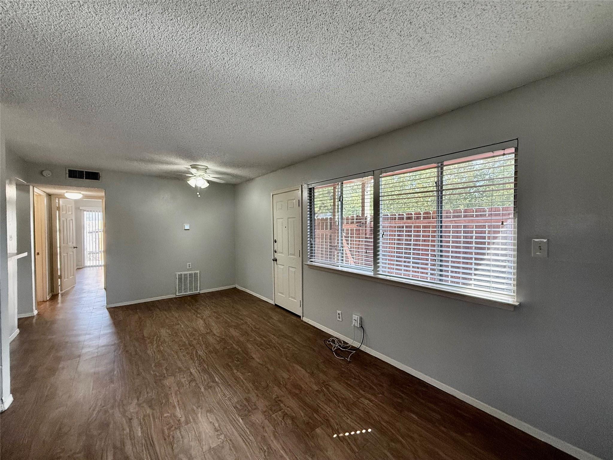 8909 Parkfield Dr #102 Property Photo 6
