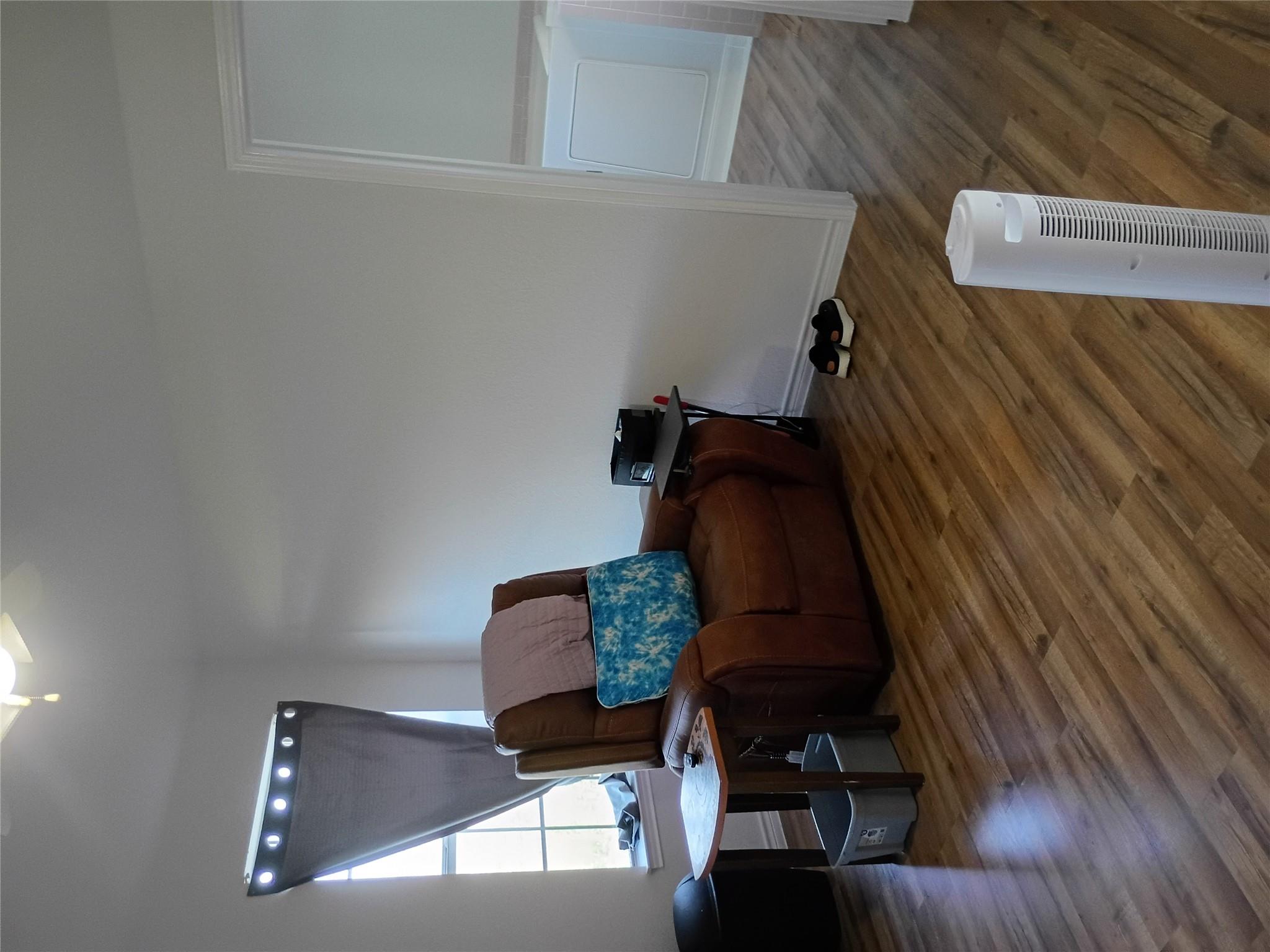 1019 San Jacinto St Property Photo 6
