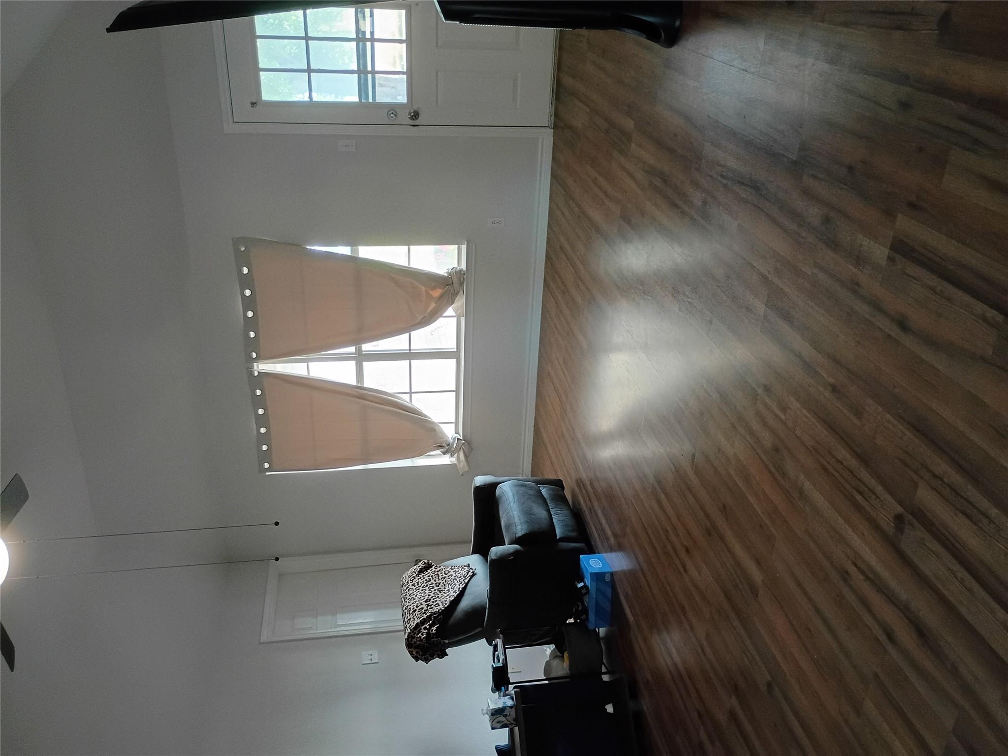 1019 San Jacinto St Property Photo 11