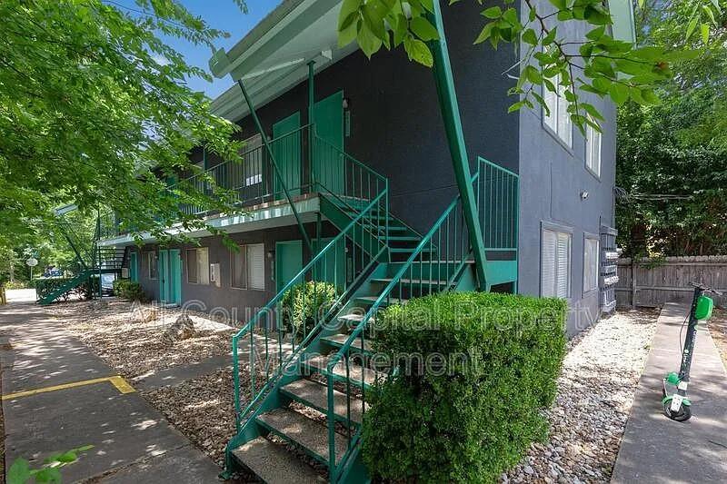 502 W 35th St #105 Property Photo 1