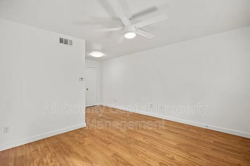502 W 35th St #105 Property Photo 3