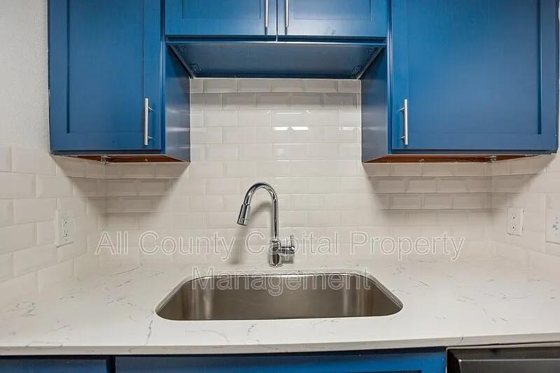 502 W 35th St #105 Property Photo 7