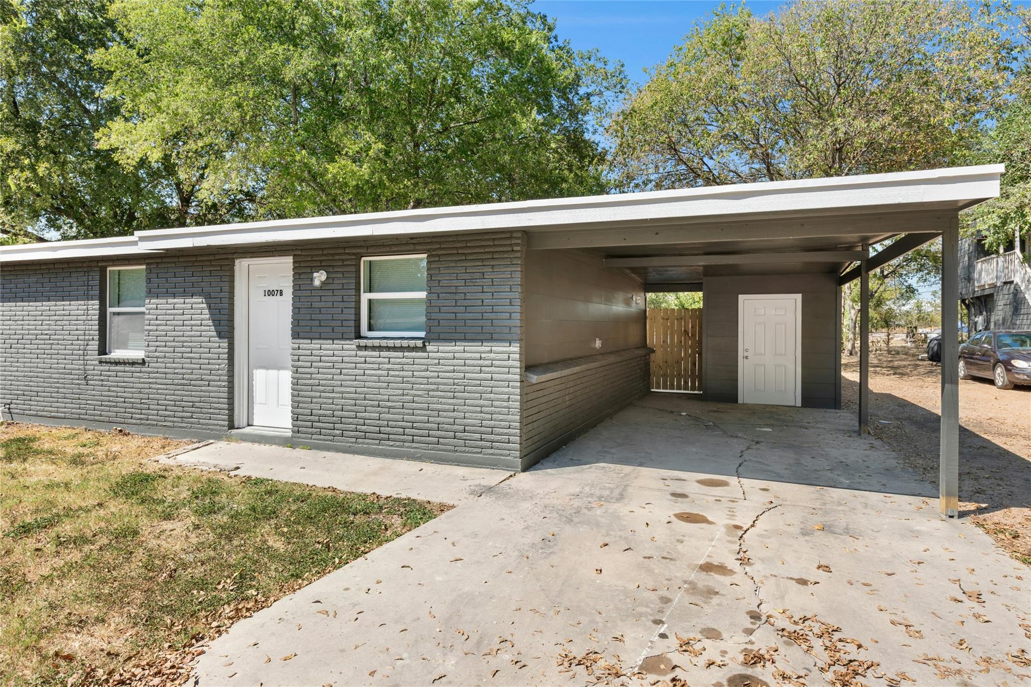 1011 Hackberry St #a&b Property Photo 1