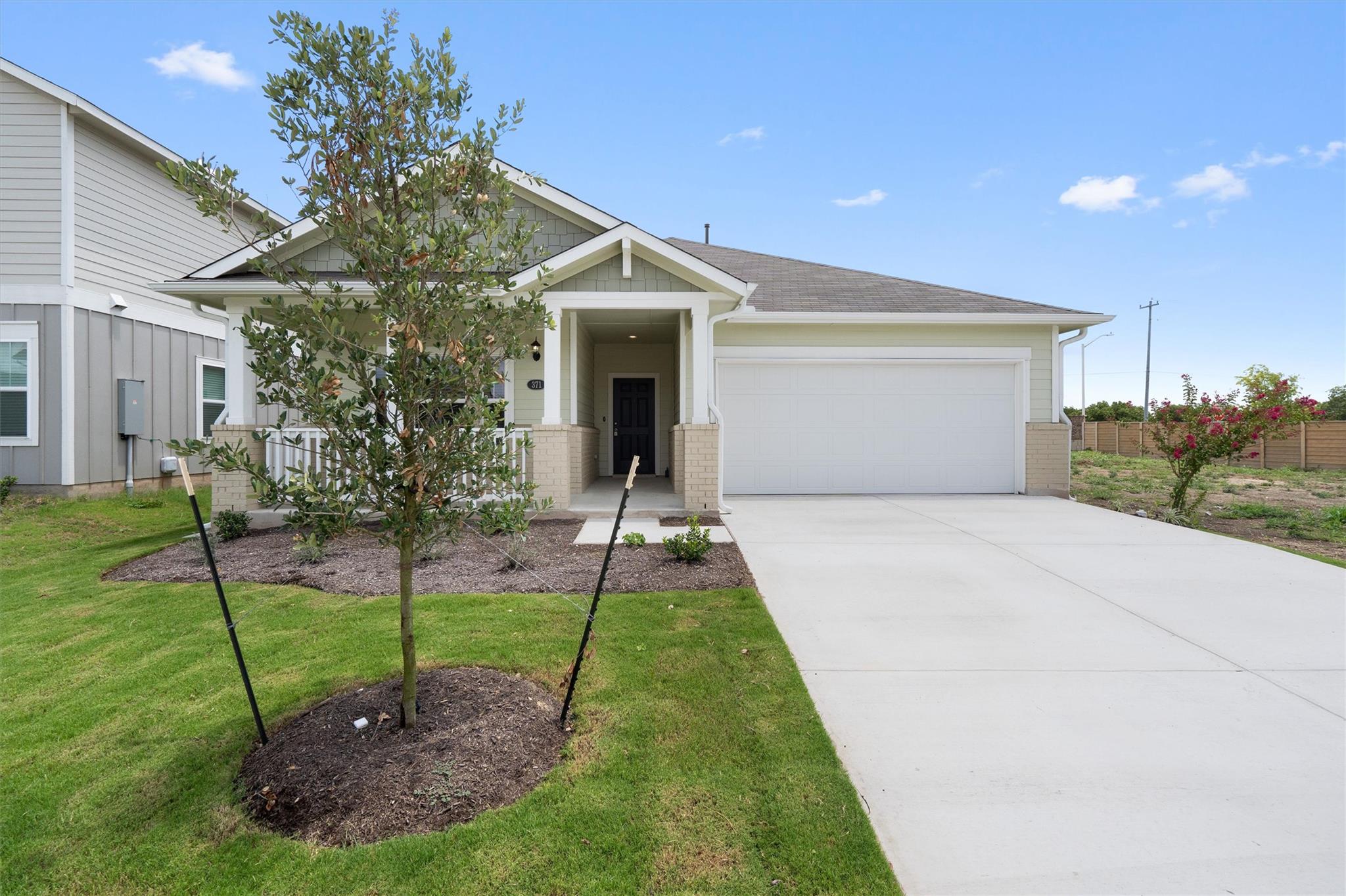 371 Hortus Dr Property Photo 1