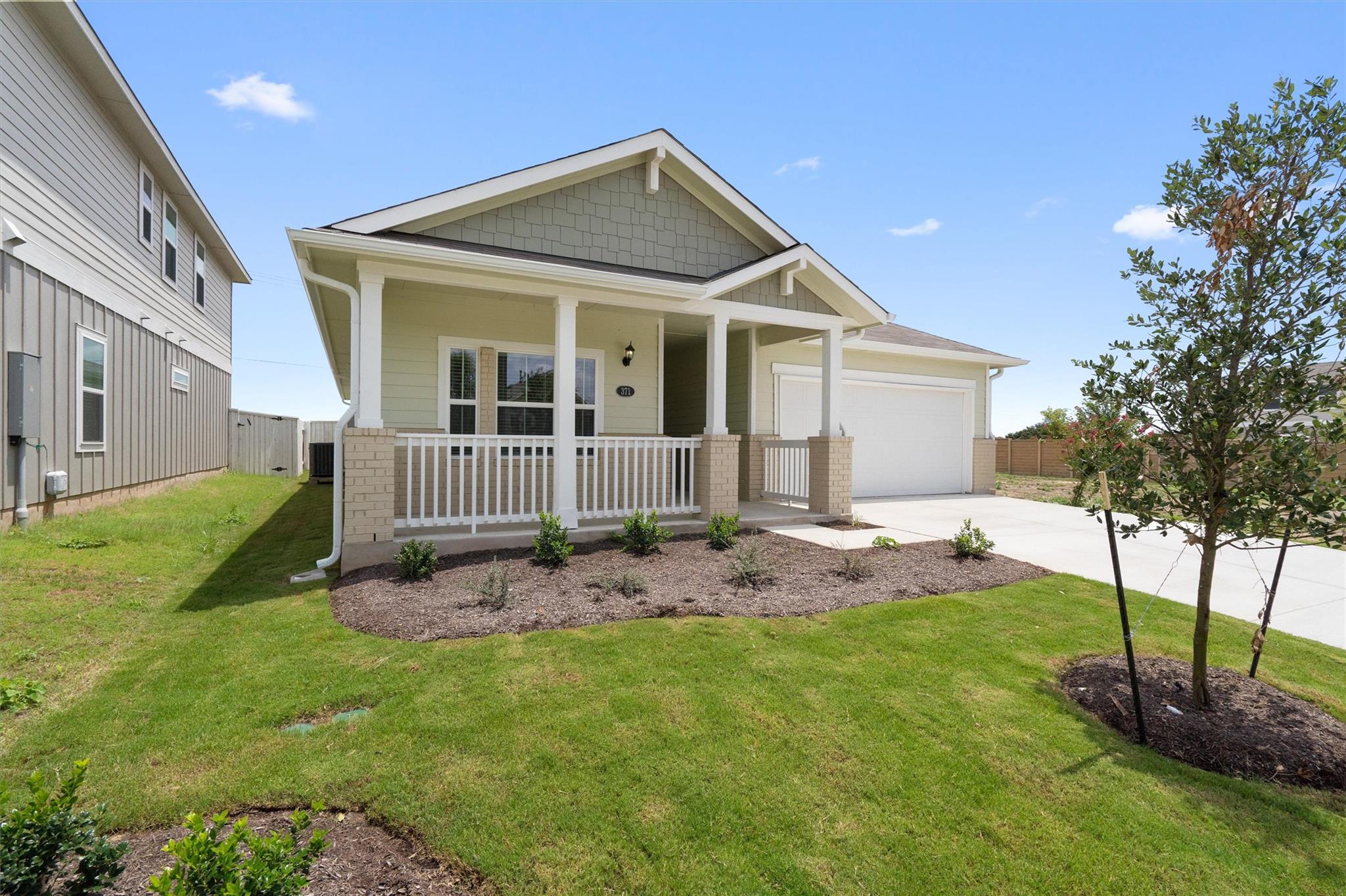 371 Hortus Dr Property Photo 2