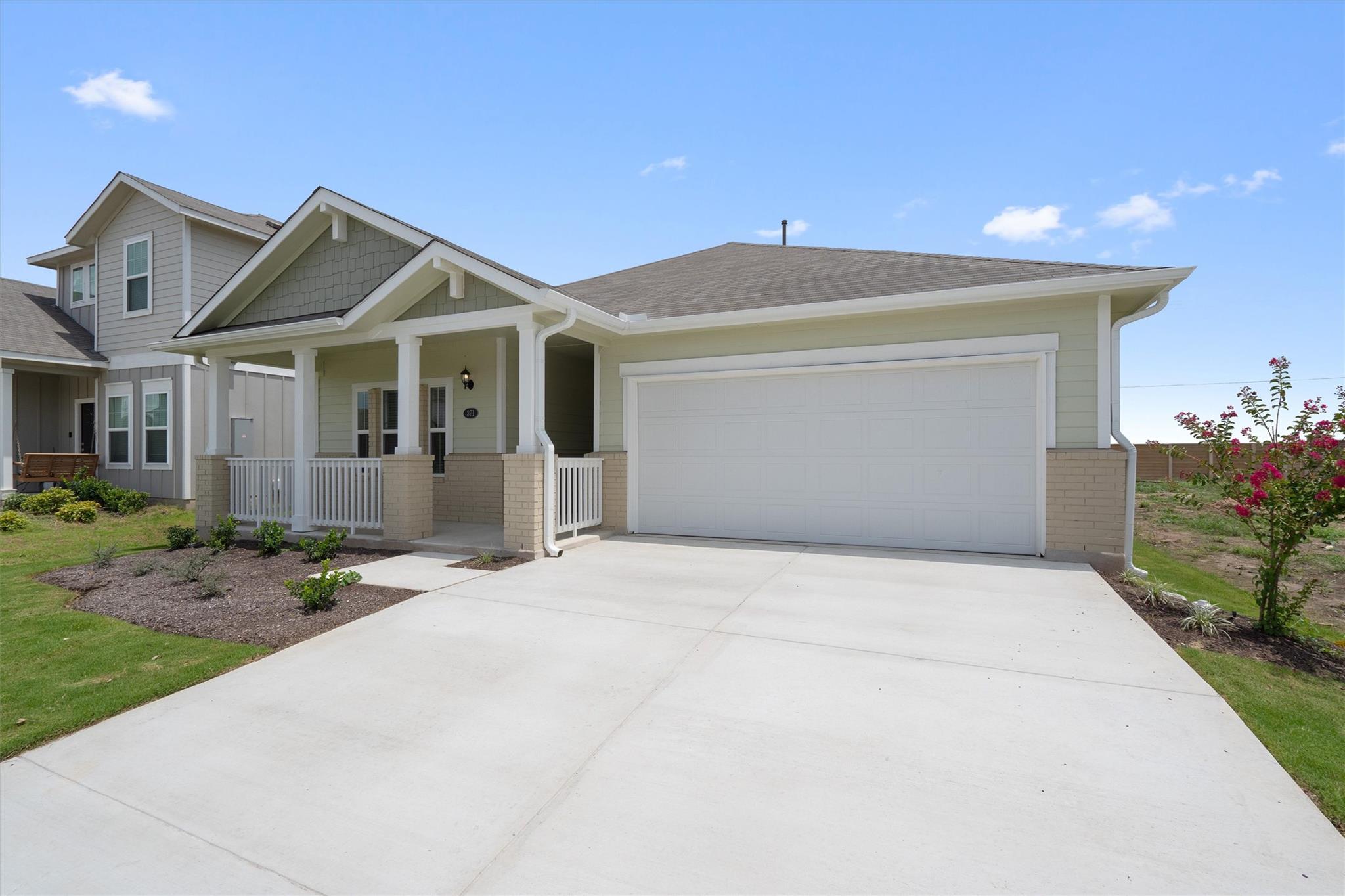 371 Hortus Dr Property Photo 3