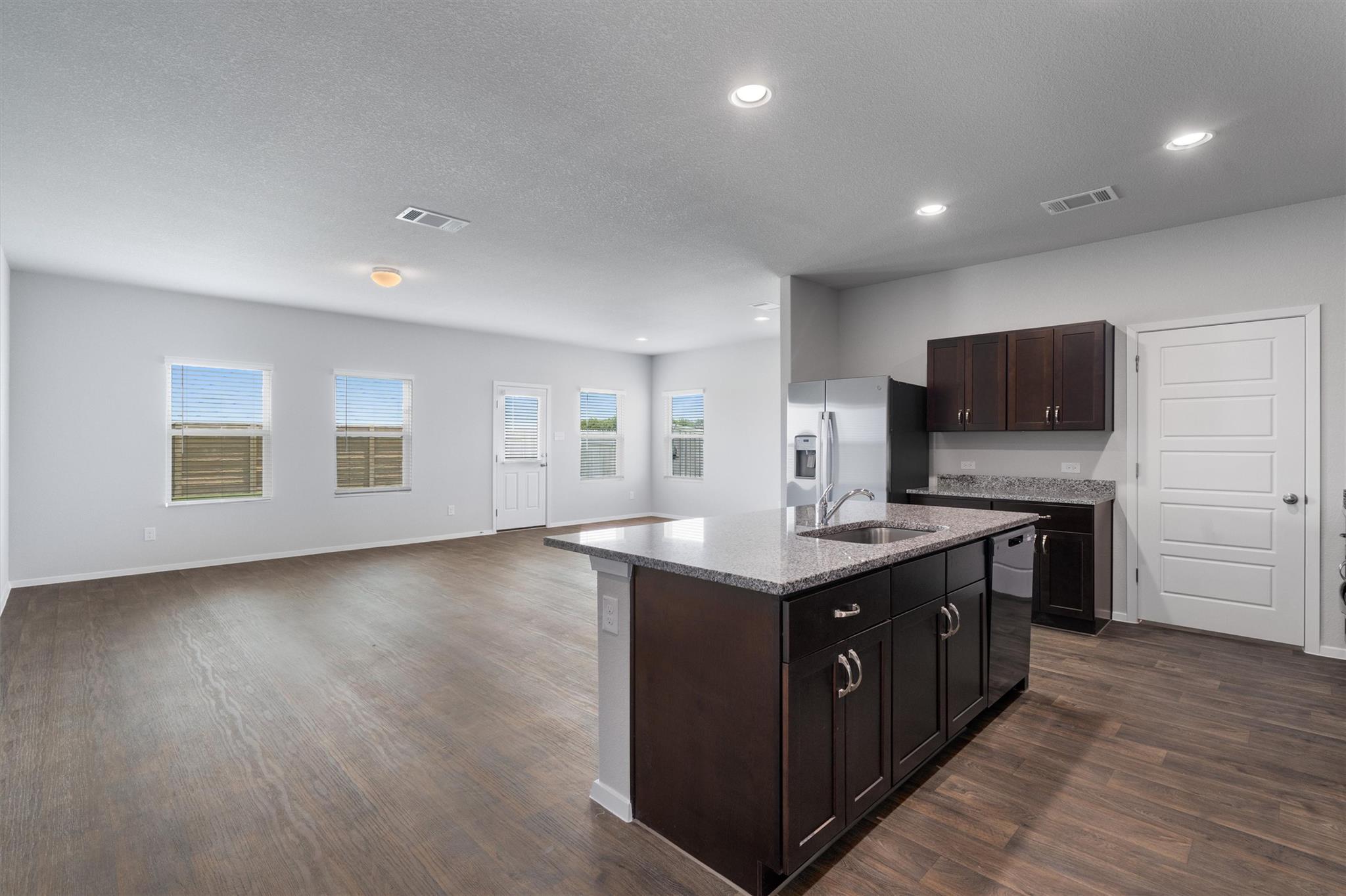 371 Hortus Dr Property Photo 8