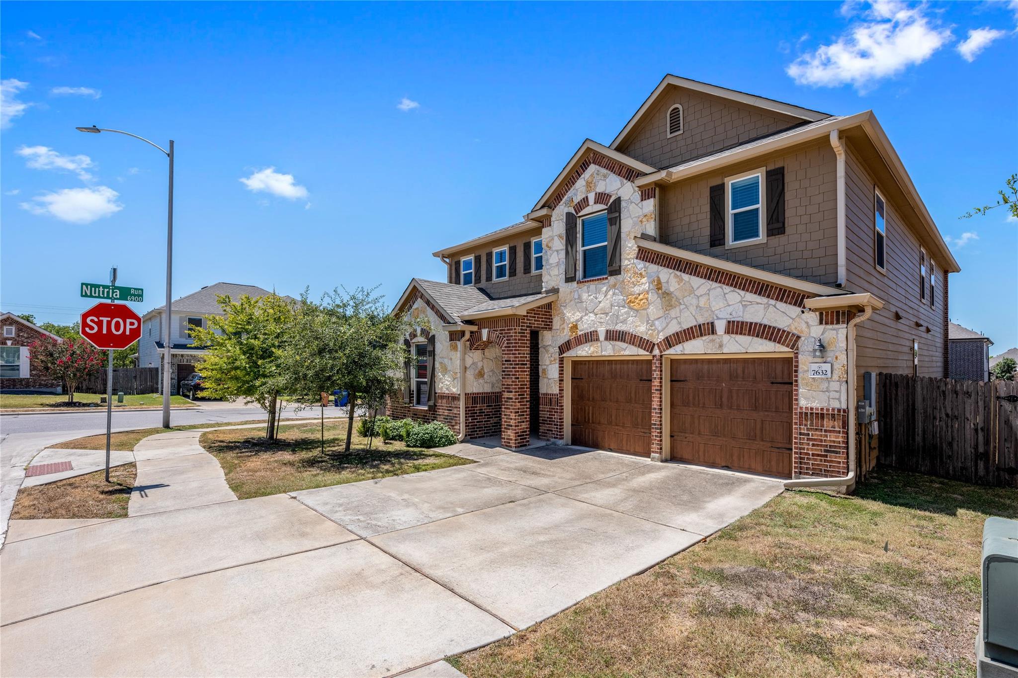 7632 Knockfin Dr Property Photo 2