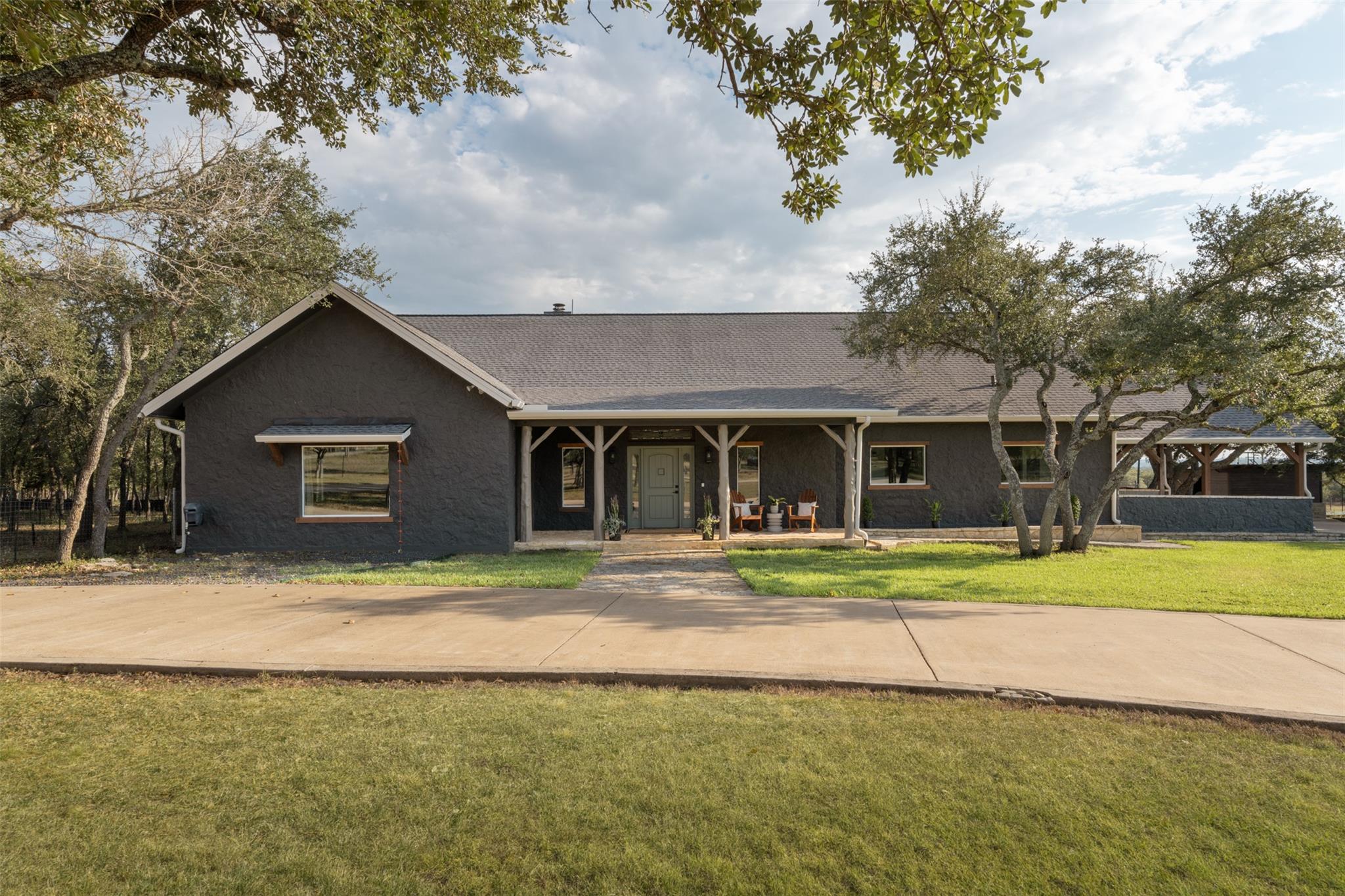 220 Fawn Meadow Dr Property Photo 3