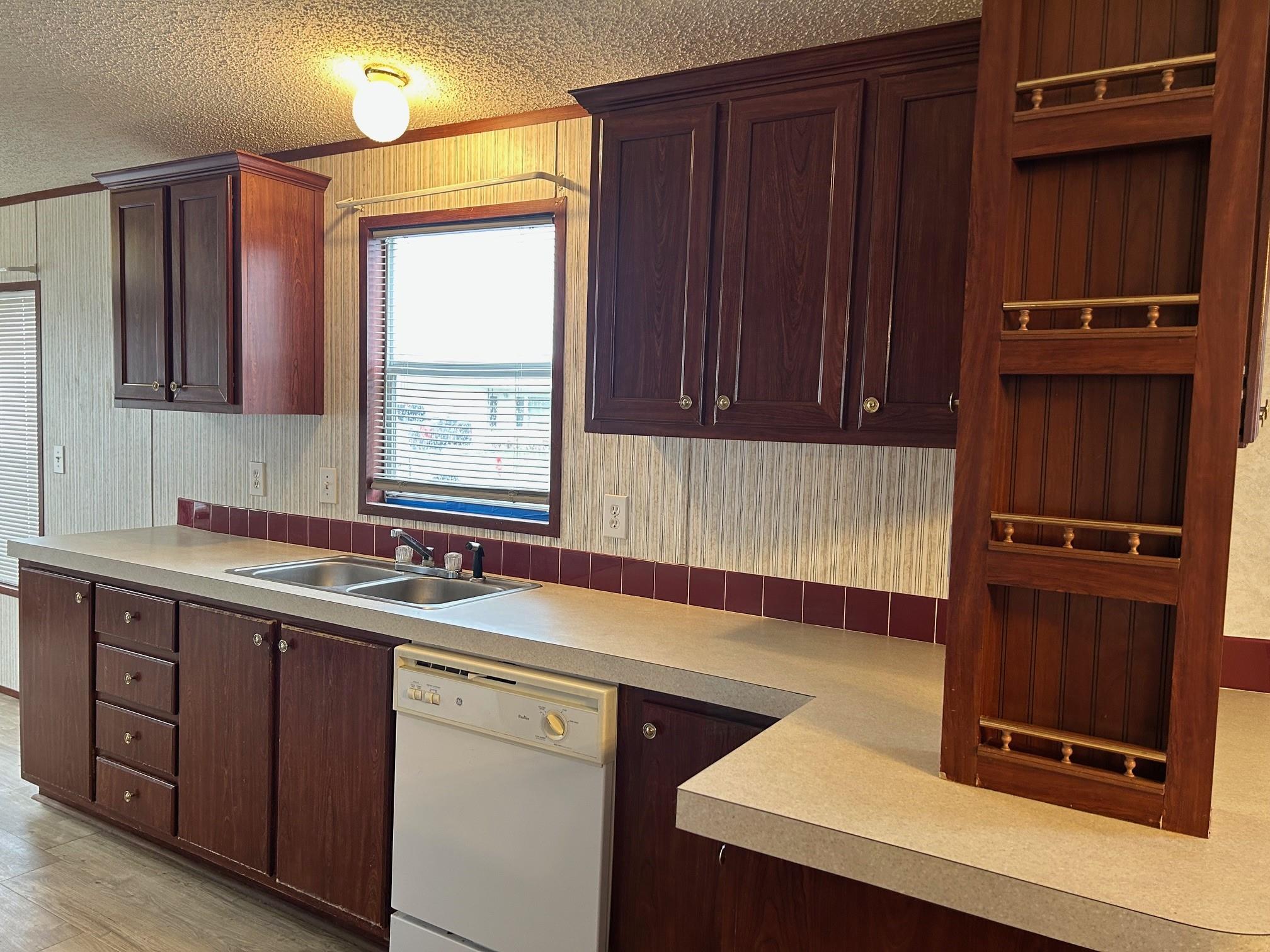 918 Reiley Rd Property Photo 2