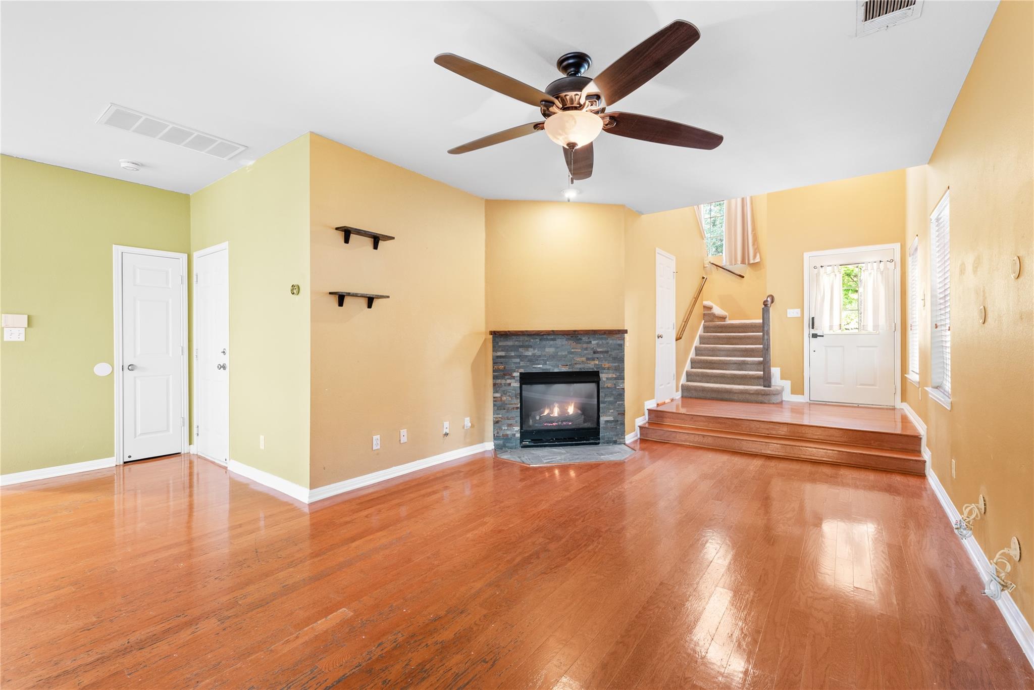 1011 Brodie St #6 Property Photo 3