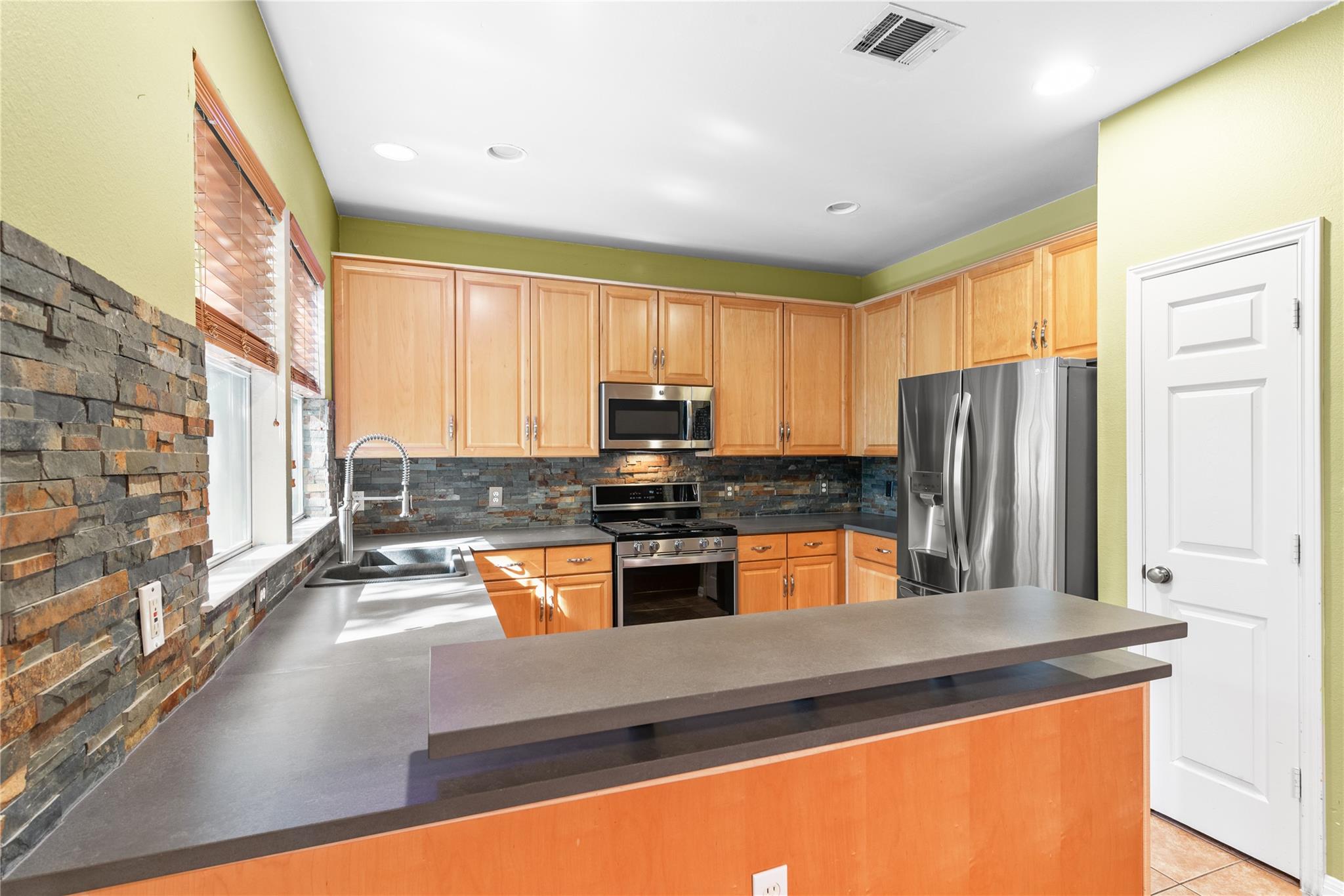 1011 Brodie St #6 Property Photo 13