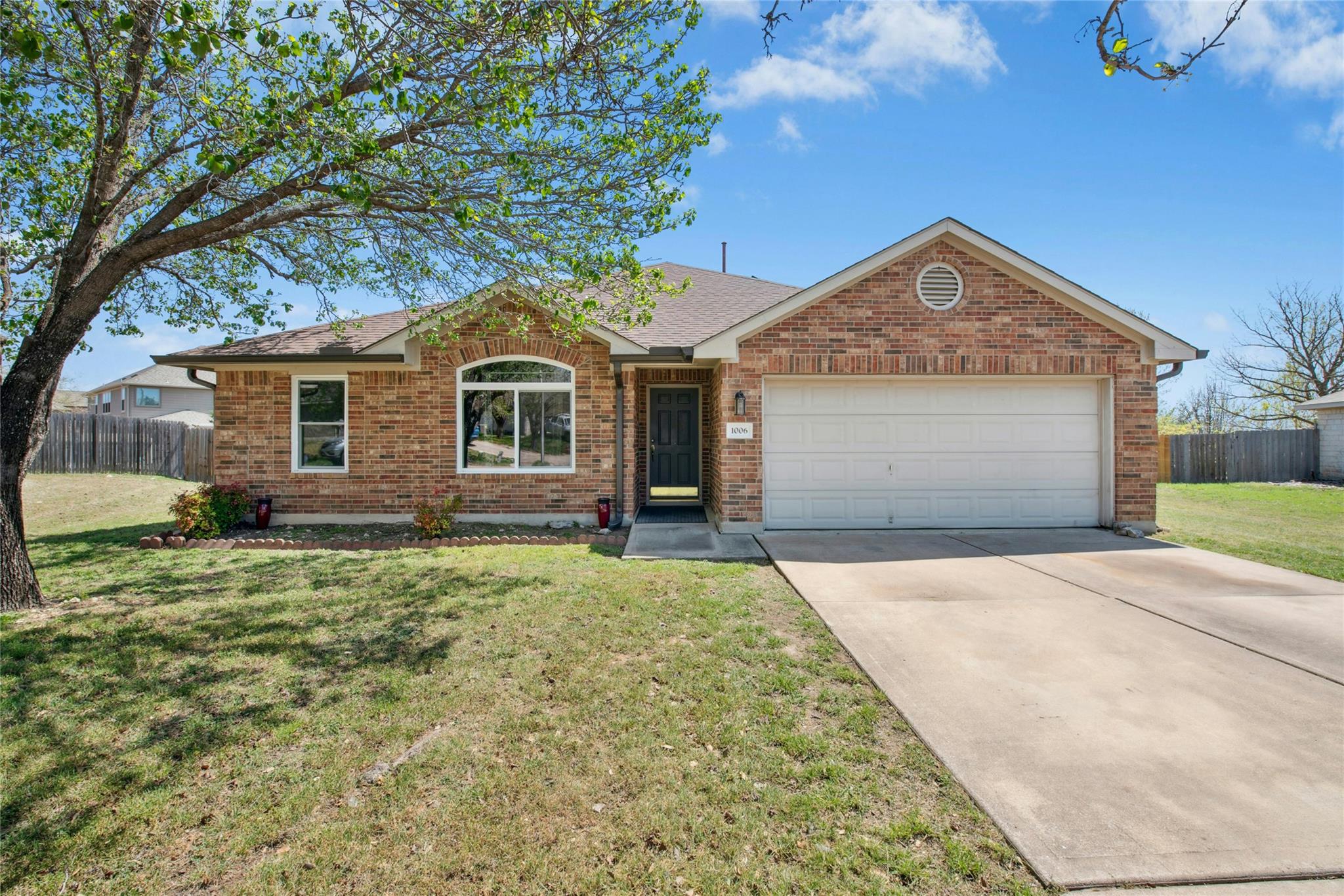 1006 Mapleridge CIR Property Photo 1