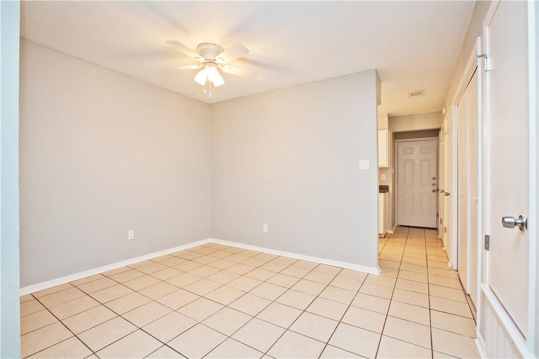 8401 Colony Loop Dr Property Photo 4