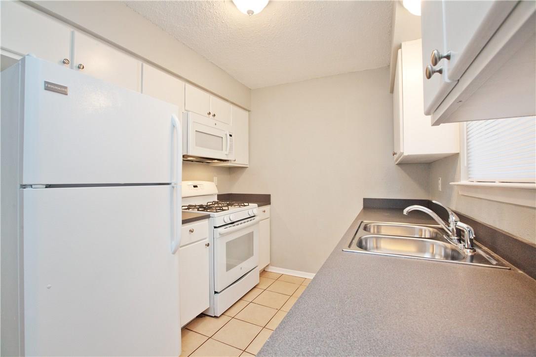 8401 Colony Loop Dr Property Photo 10