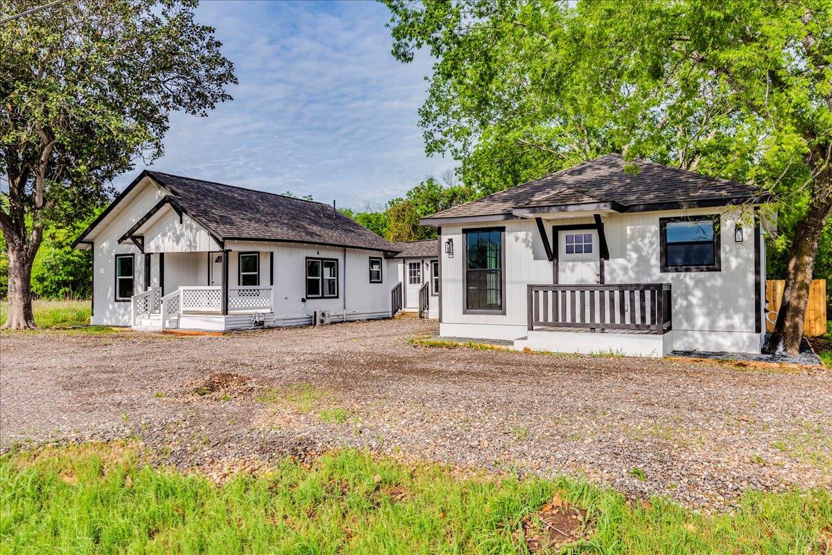 112 Gazley A & B St Property Photo