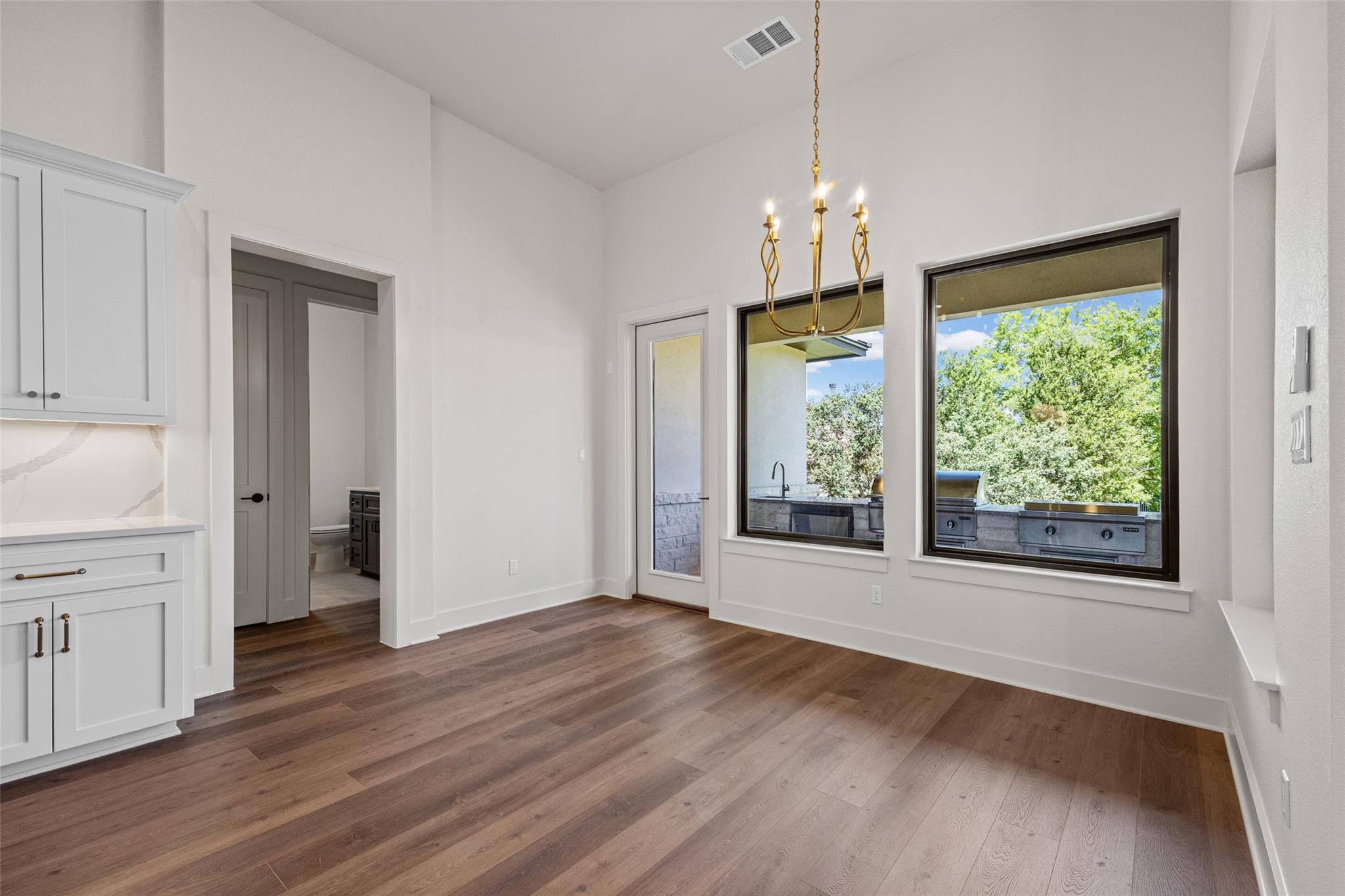 112 Winchester None Property Photo 11