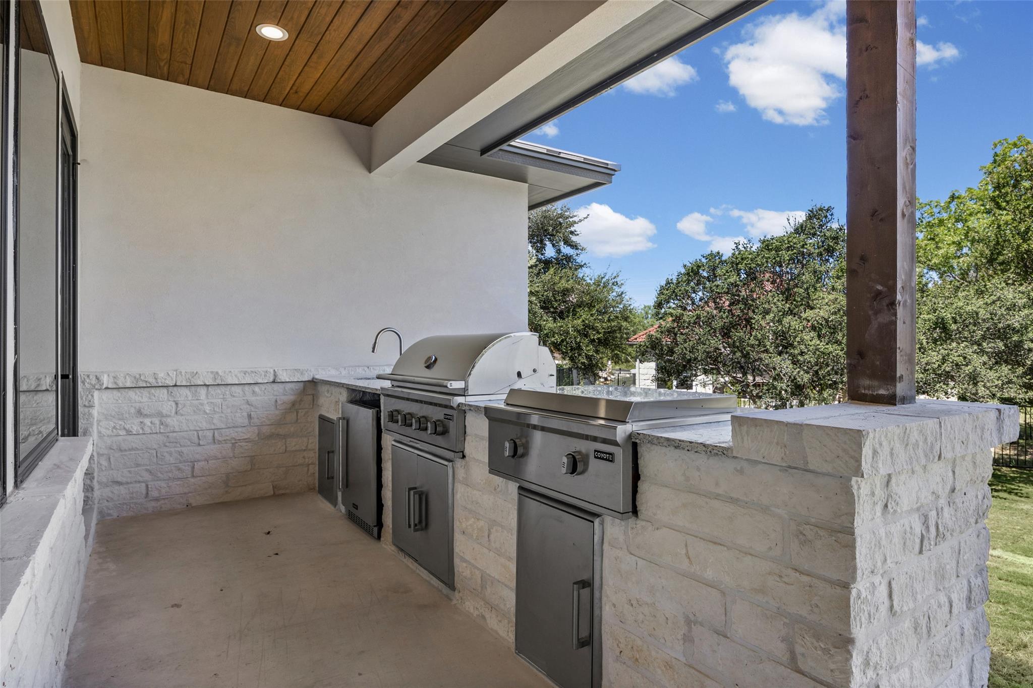 112 Winchester None Property Photo 23