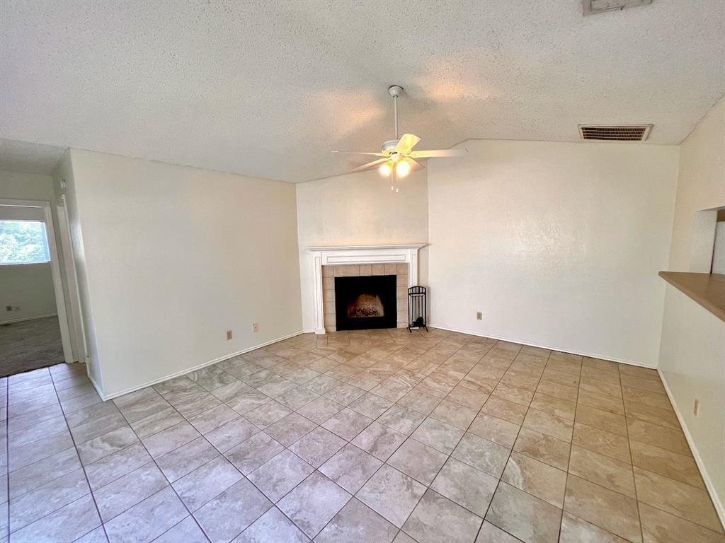 367 Fantail Loop #b Property Photo 2