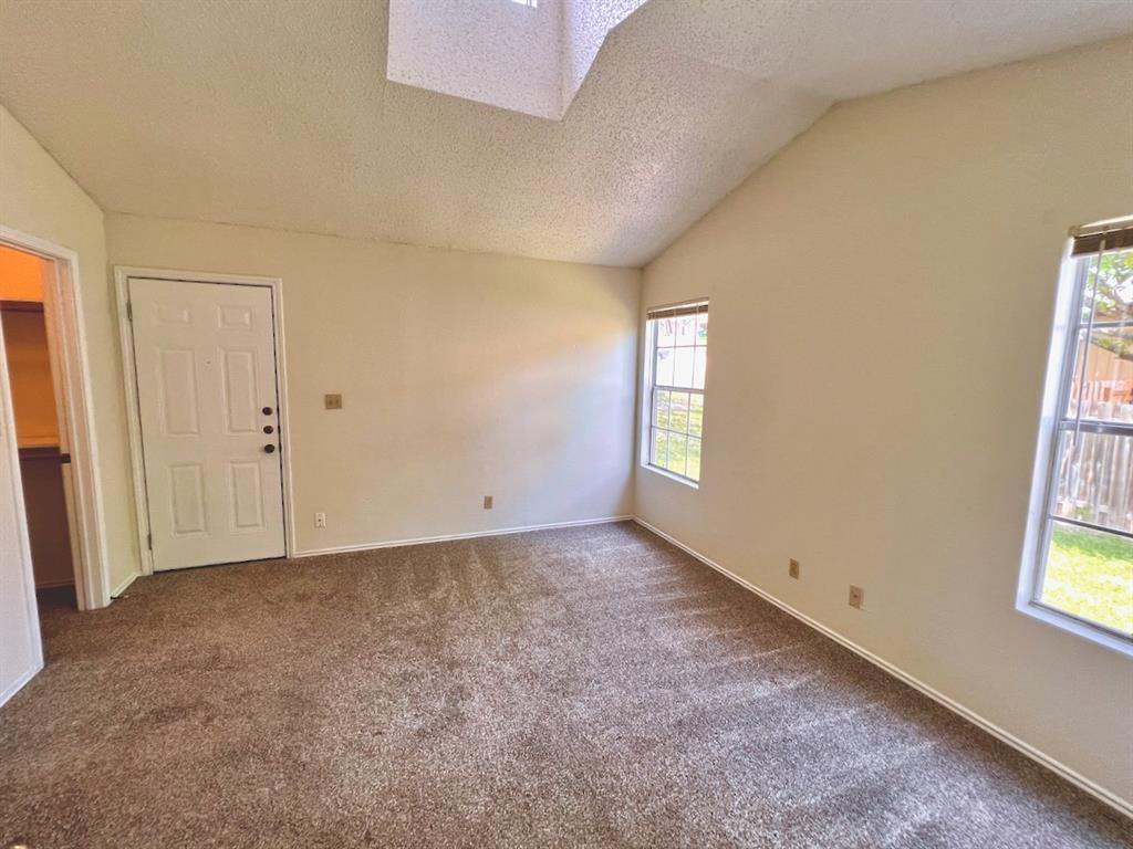 367 Fantail Loop #b Property Photo 8