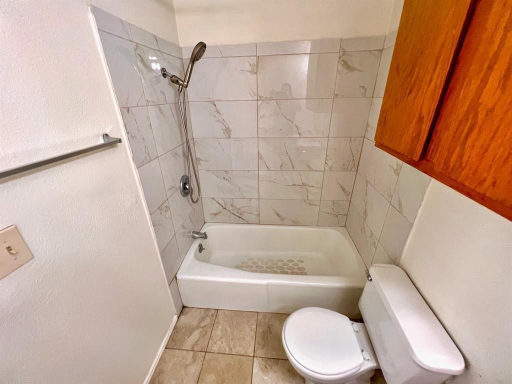 367 Fantail Loop #b Property Photo 12