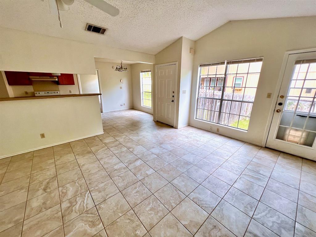 367 Fantail Loop #b Property Photo 17