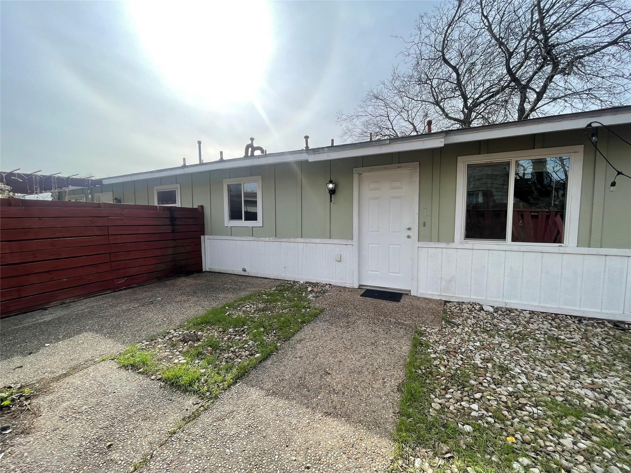 5408 Ponciana Dr B Property Photo 1