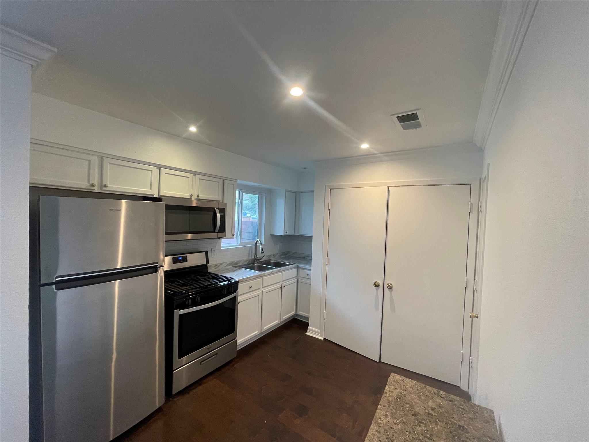 5408 Ponciana Dr B Property Photo 3