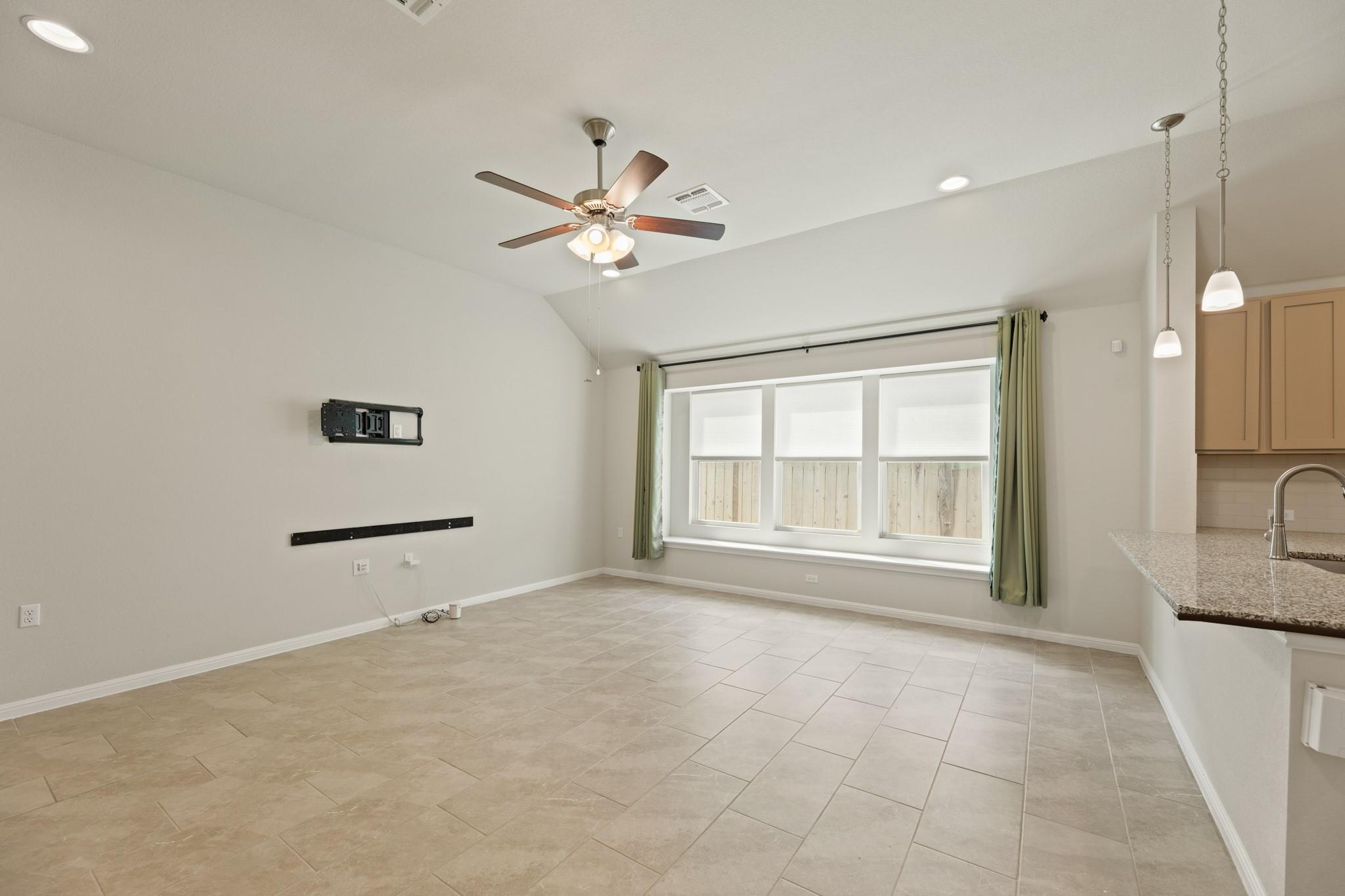 16301 Fetching Ave Property Photo 7