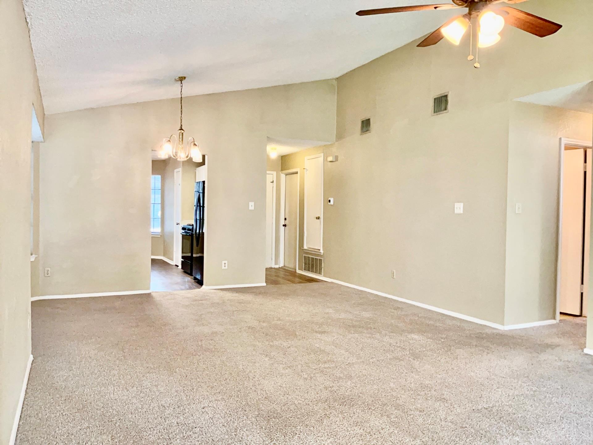 2105 Balsam Way Property Photo 5