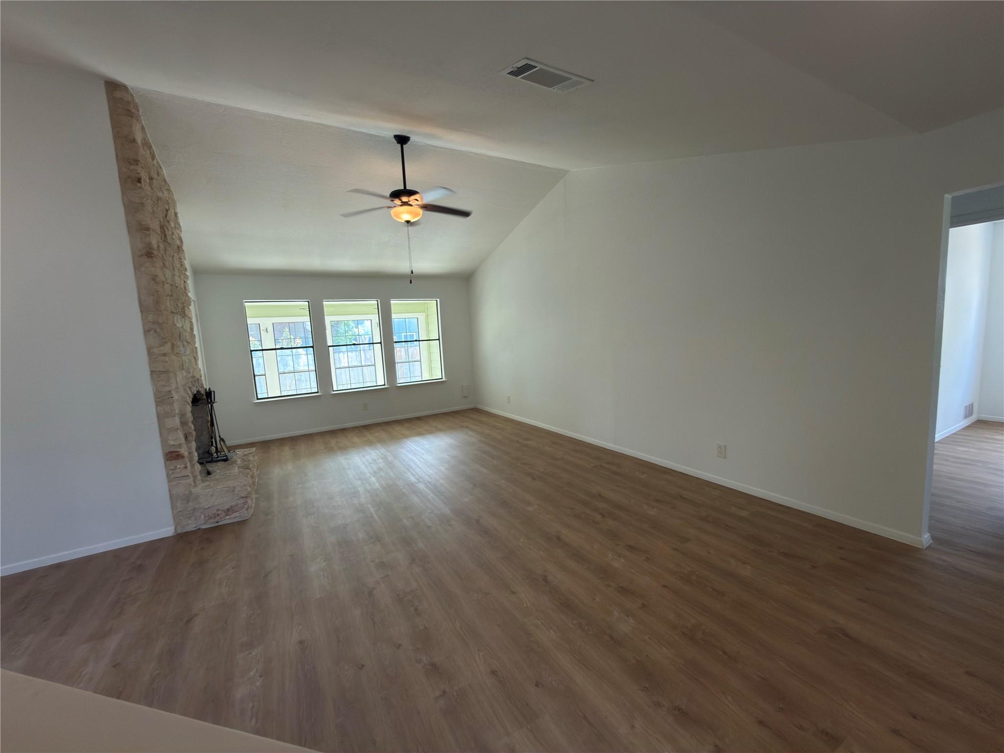 1915 Egger Ave Property Photo 3