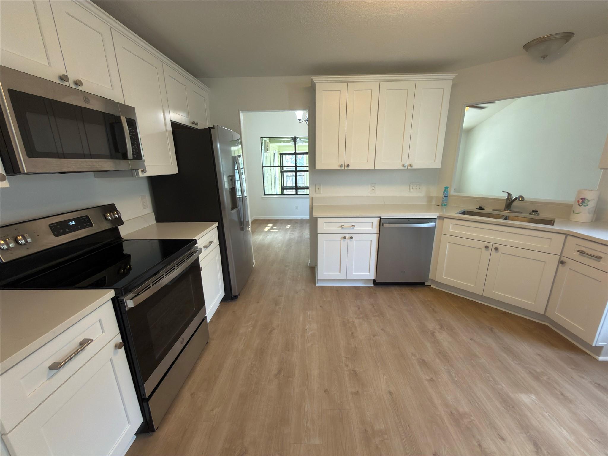 1915 Egger Ave Property Photo 6