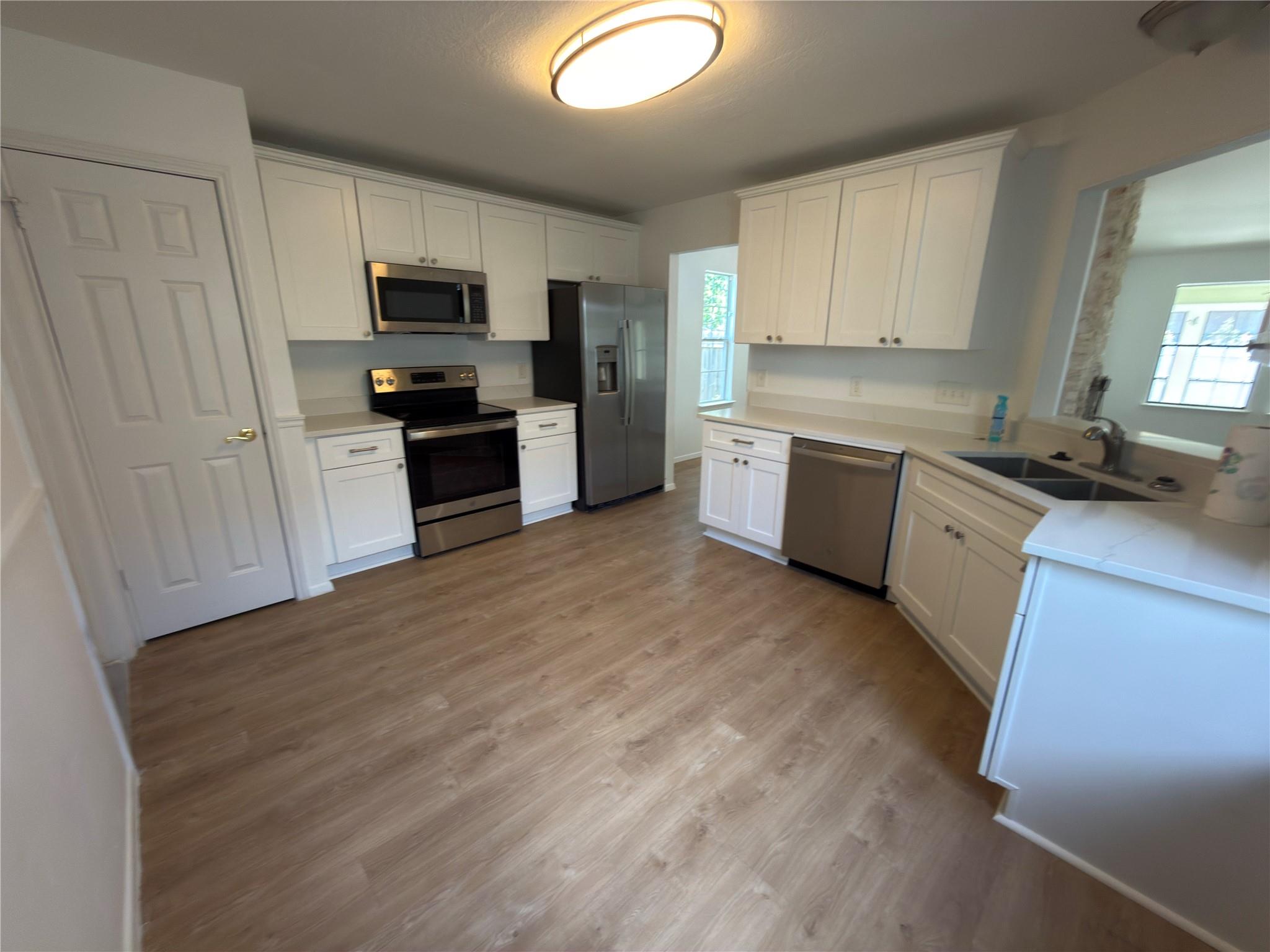 1915 Egger Ave Property Photo 7