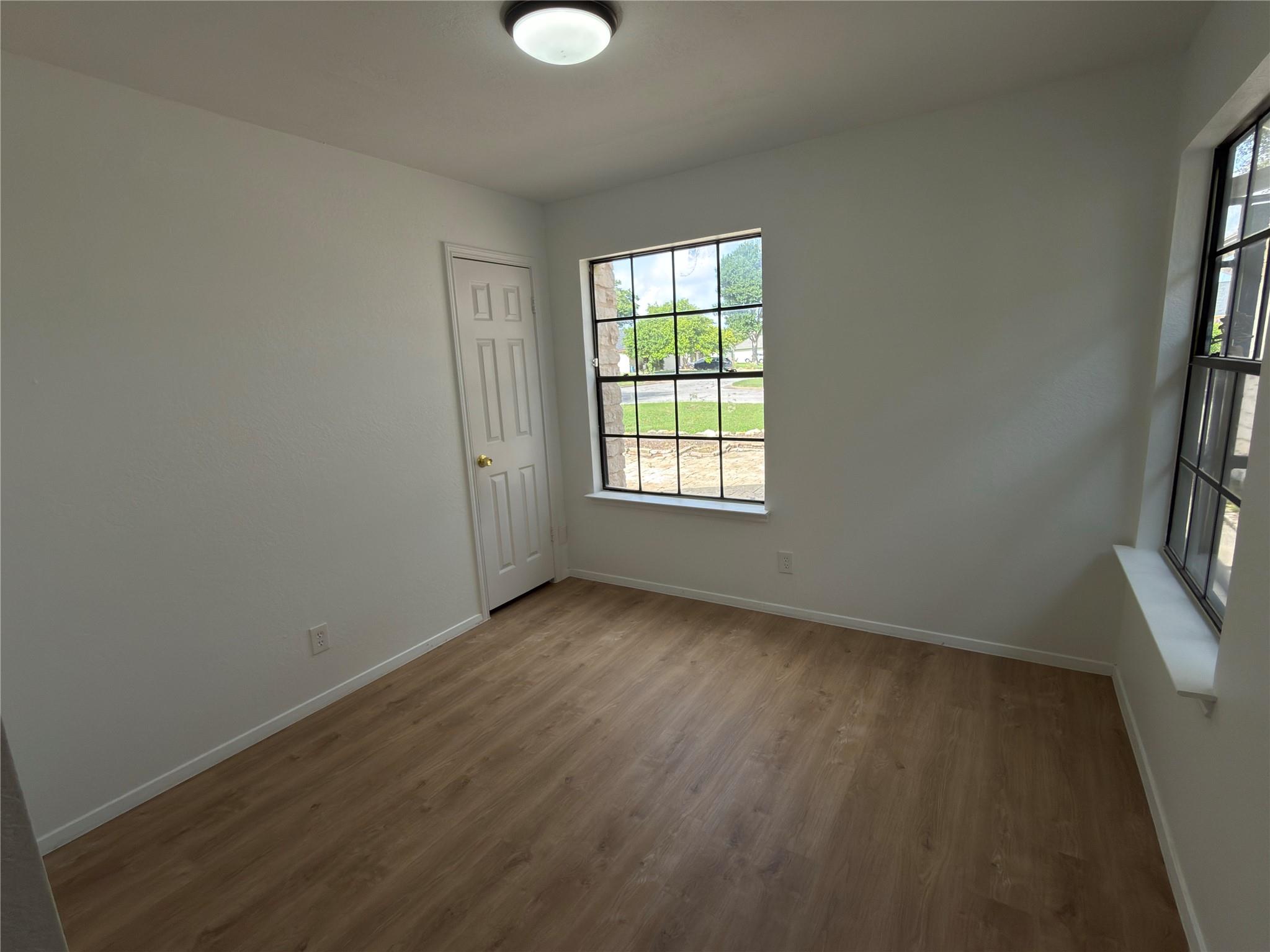 1915 Egger Ave Property Photo 9