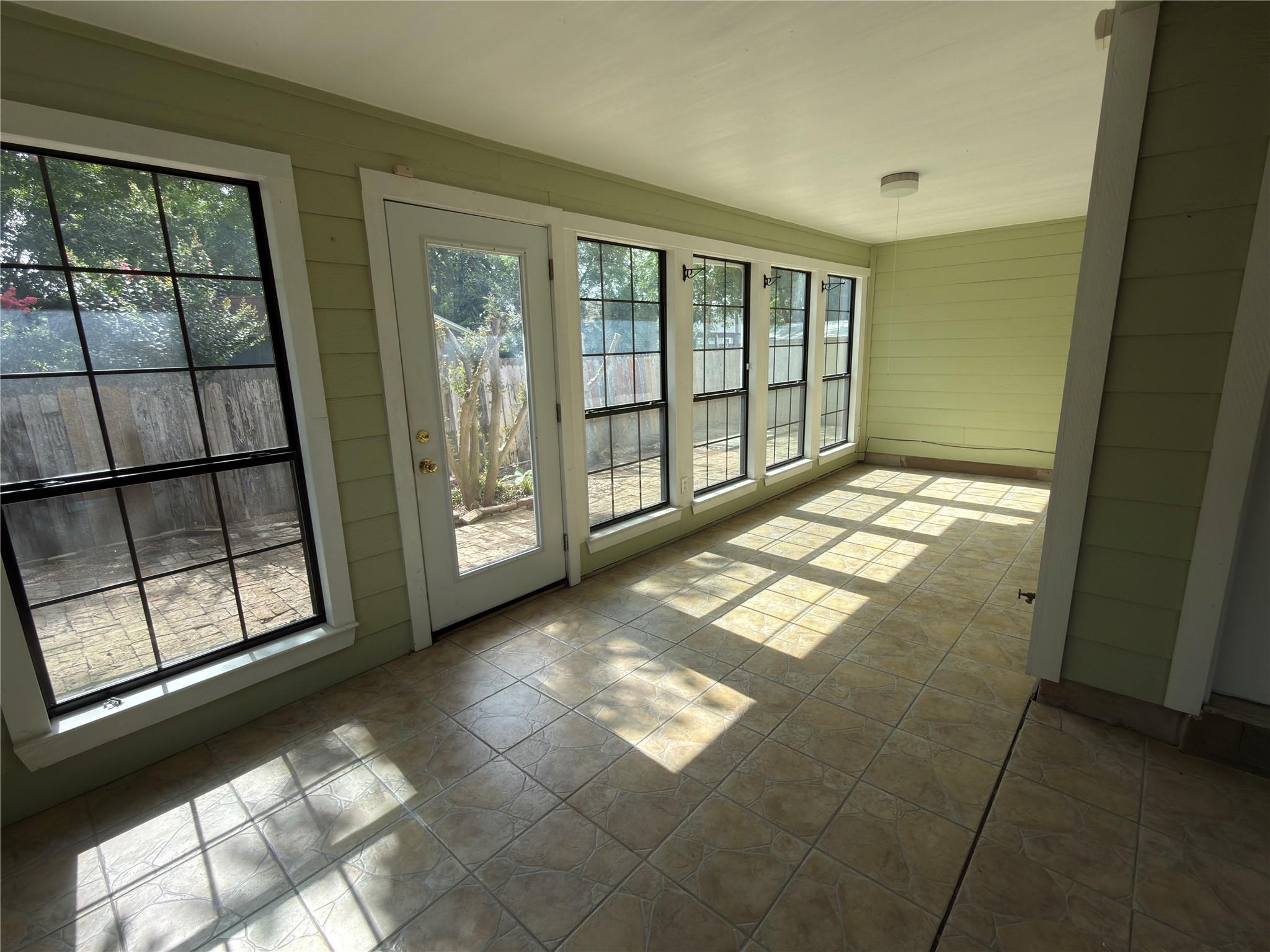 1915 Egger Ave Property Photo 14