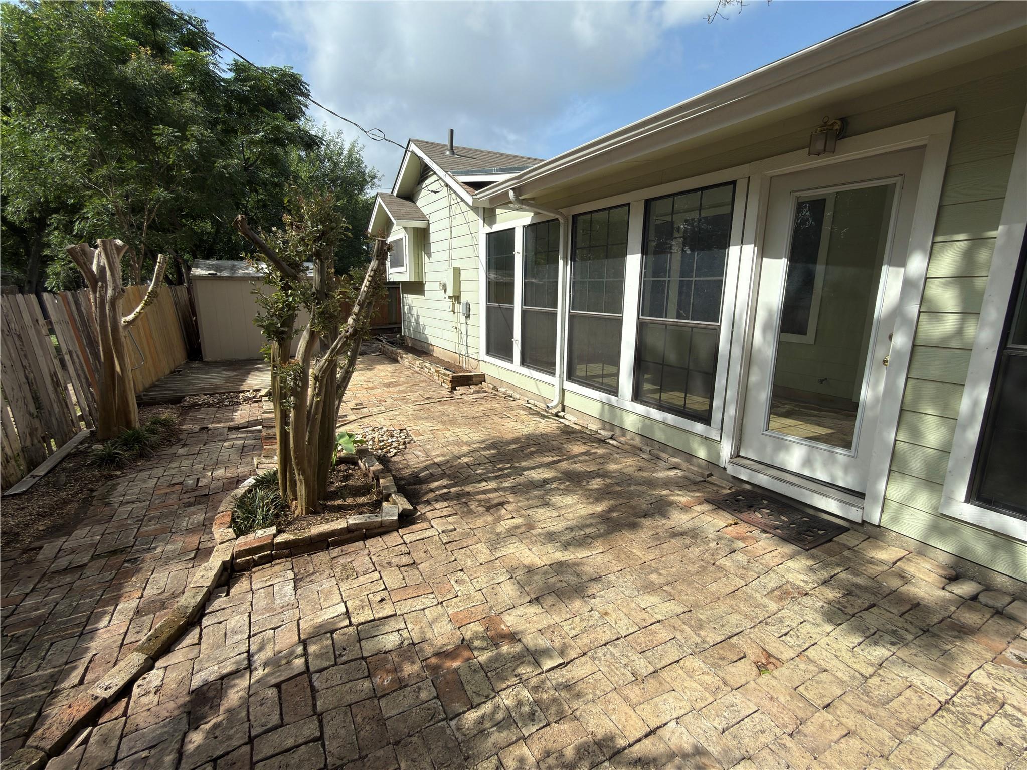 1915 Egger Ave Property Photo 15