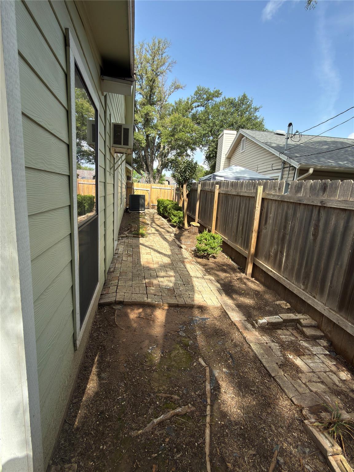 1915 Egger Ave Property Photo 16