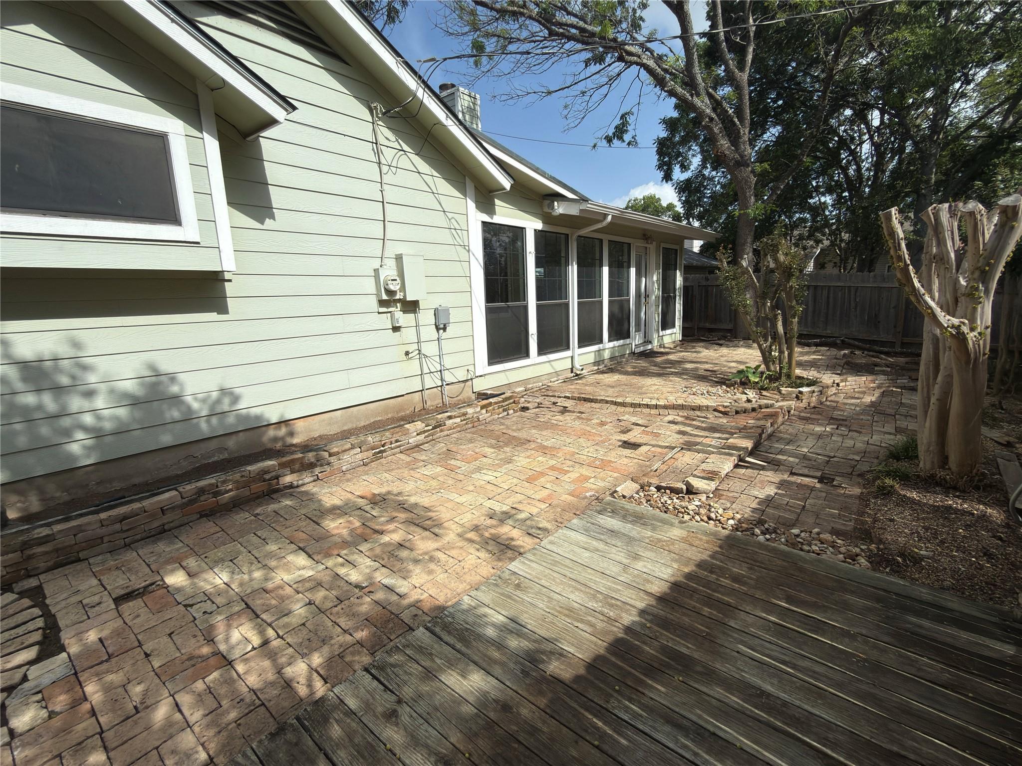 1915 Egger Ave Property Photo 18