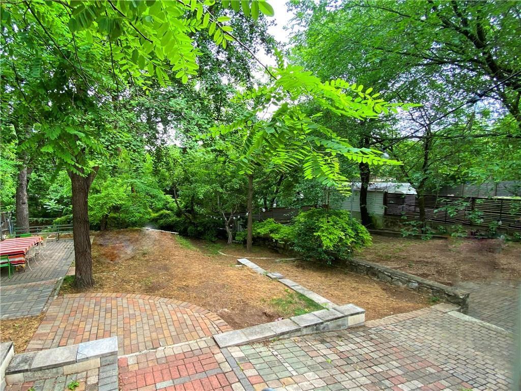 1909 Kenwood Ave B Property Photo 1