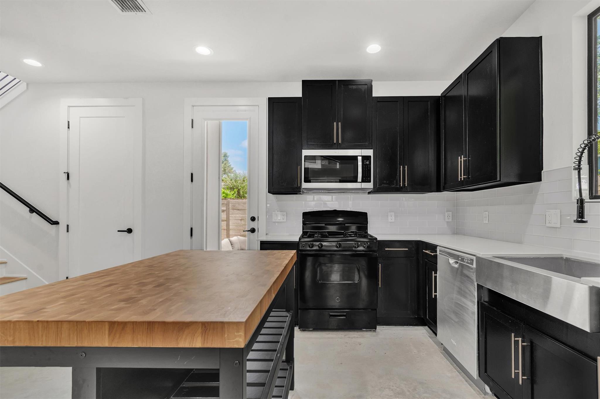 408 W Odell St #2 Property Photo 12