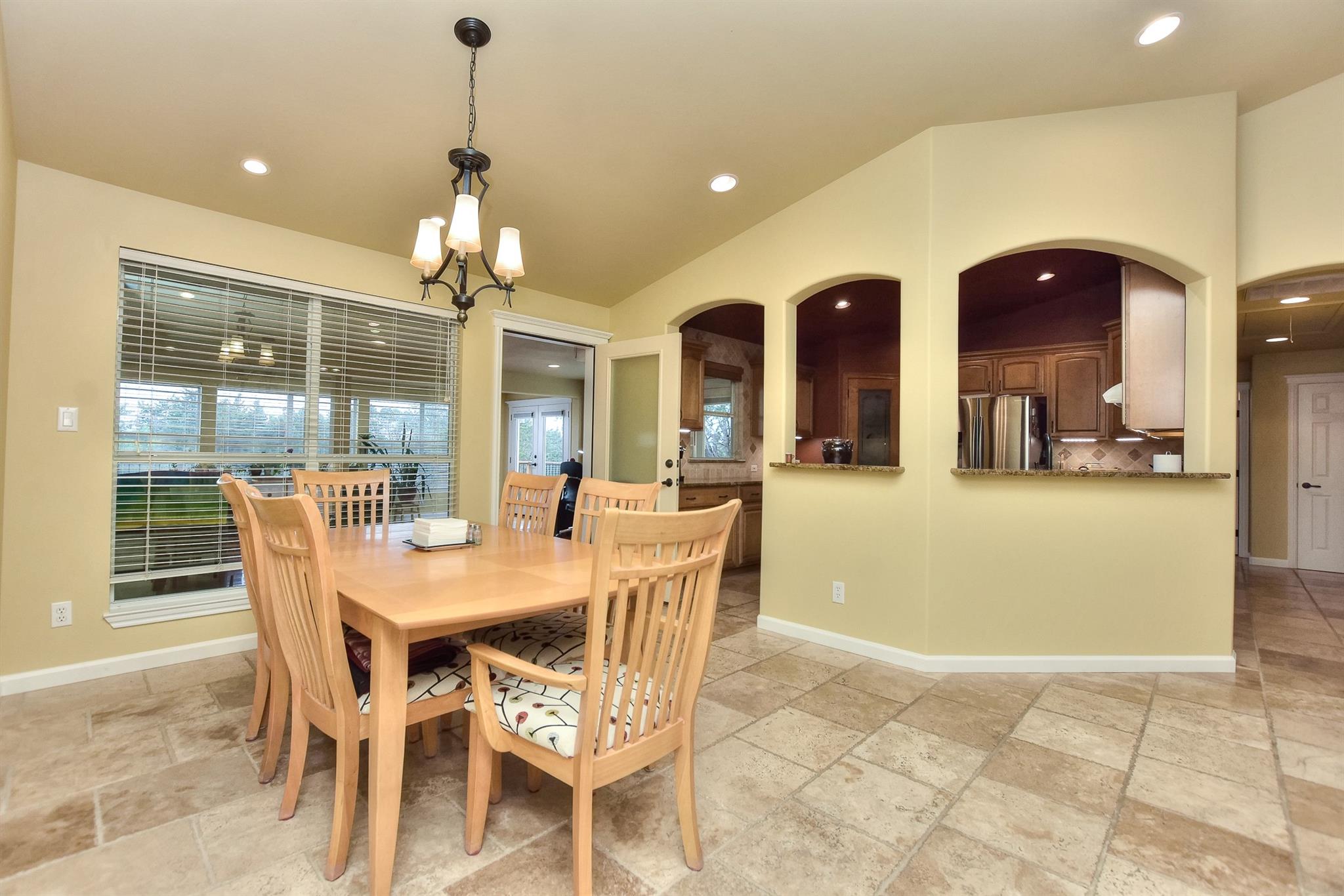 22313 Honeycomb Ln Property Photo 5