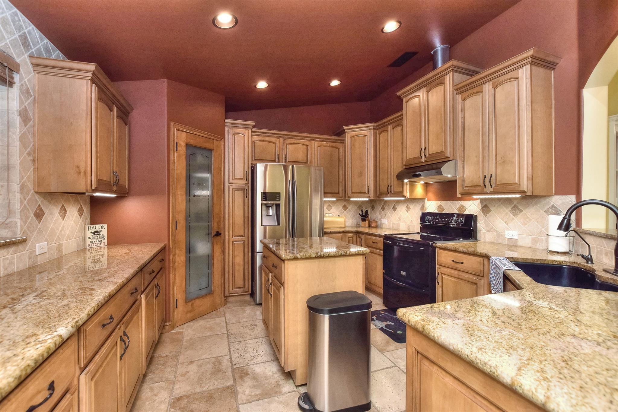 22313 Honeycomb Ln Property Photo 6