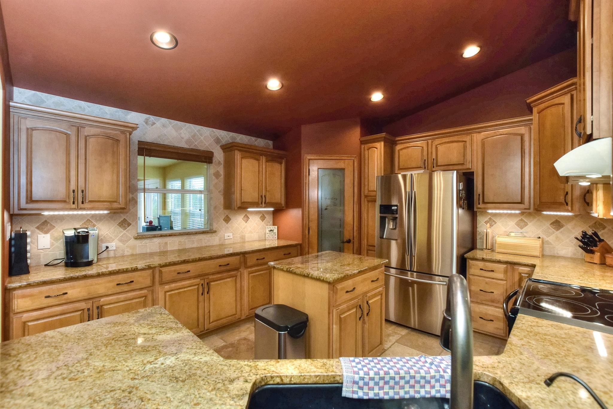 22313 Honeycomb Ln Property Photo 7