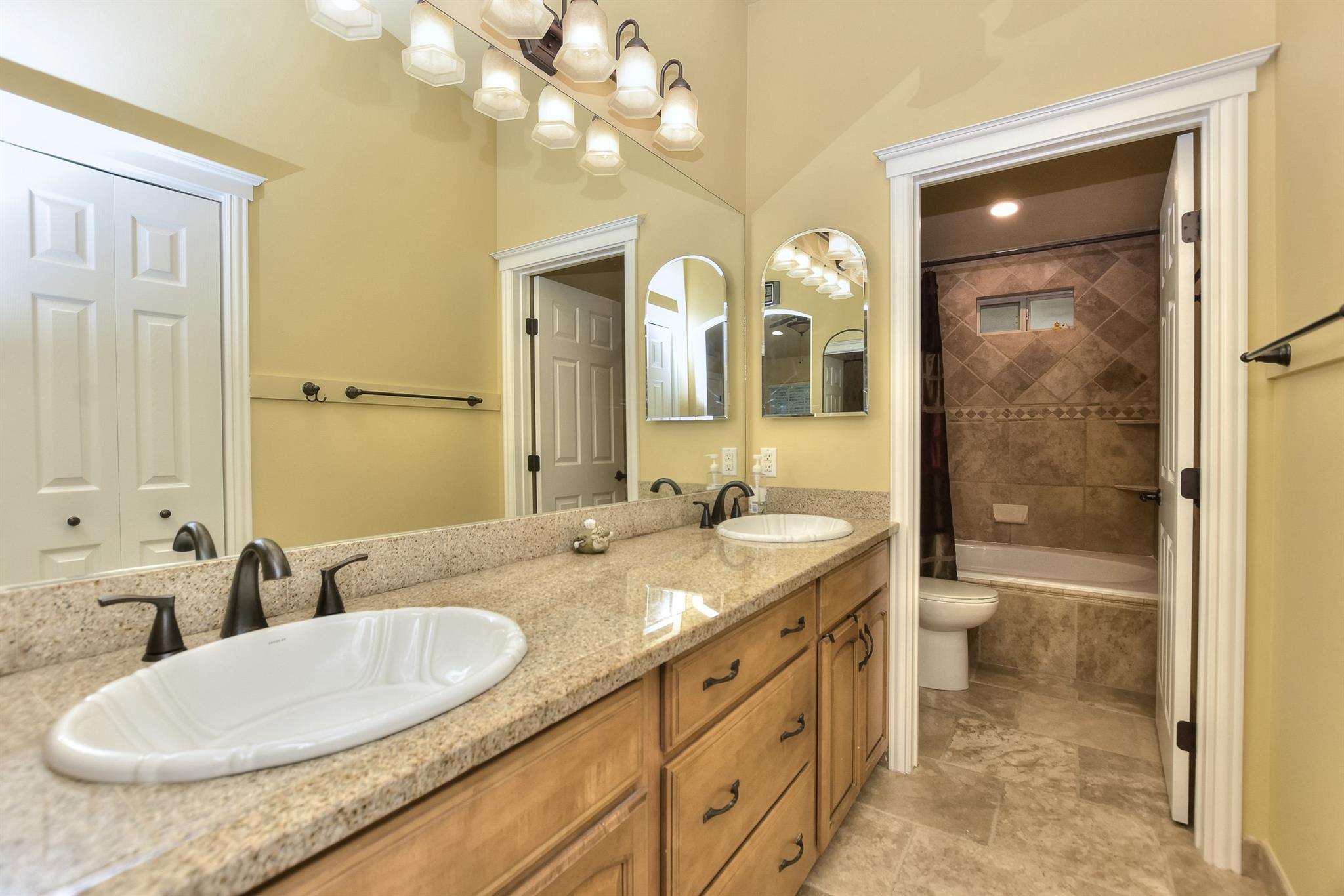 22313 Honeycomb Ln Property Photo 11