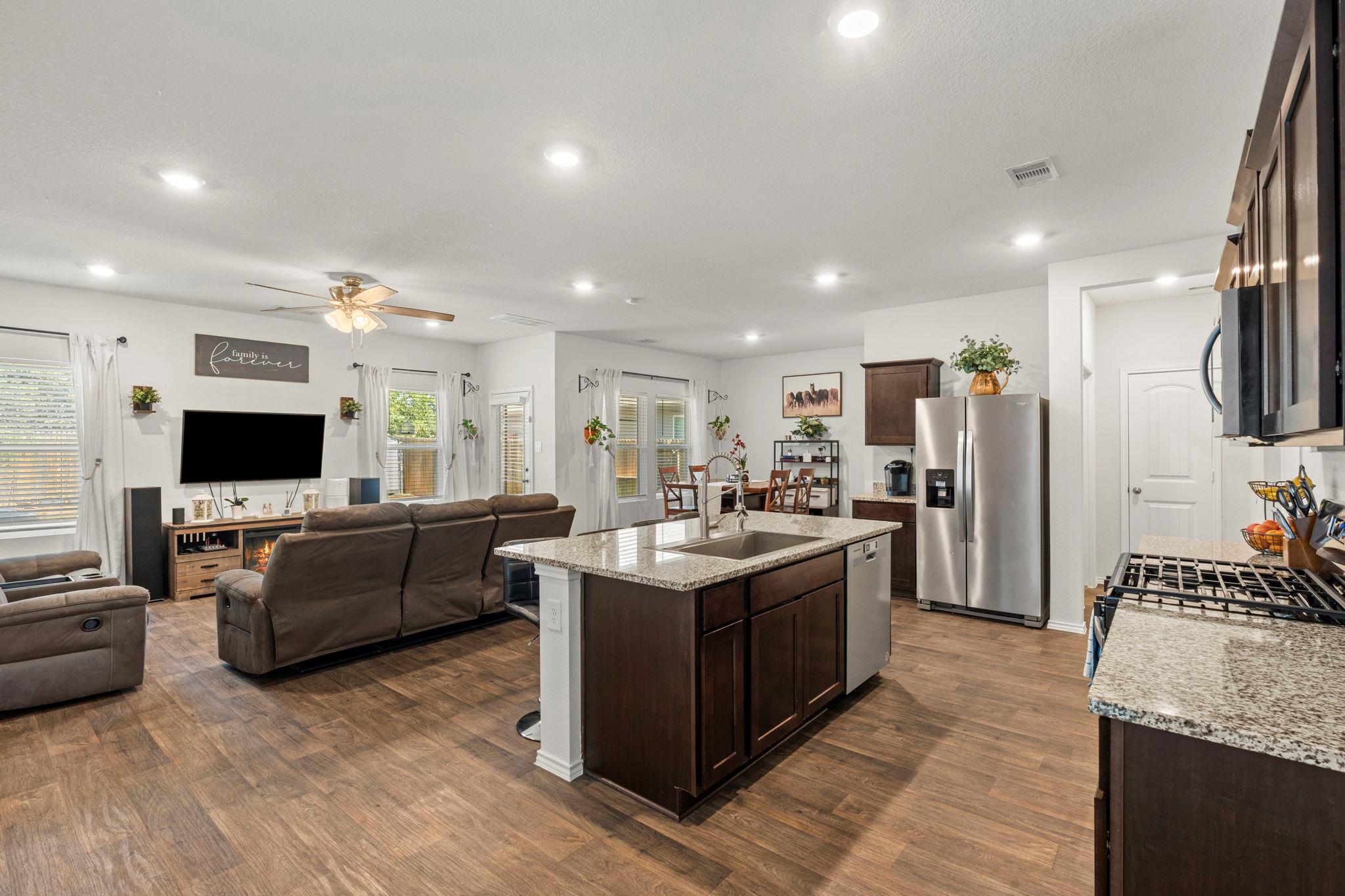 312 Sickle Loop Property Photo 5